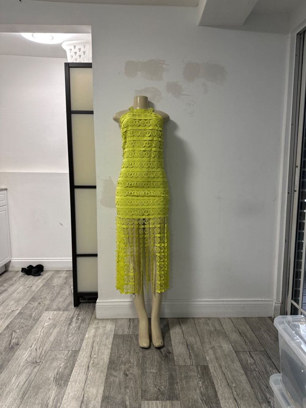 Vestido halter con encaje y detalles náuticos Color verde lima 💚